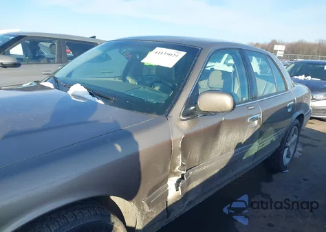 2003 Ford Crown Victoria Lx z USA, uszkodzony, nr VIN 2FAFP74W03X151235